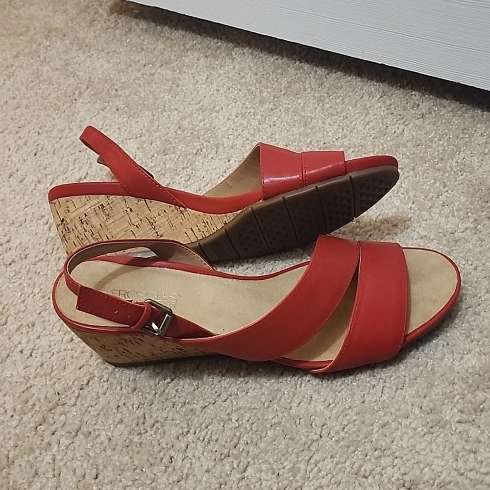 AEROSOLES heelrest red